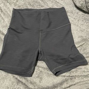 Lululemon gray space dye Wunder Train 6” short size 10